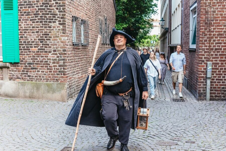 Düsseldorf: Guided Tour with a Night Watchman - What the $25 price really buys you