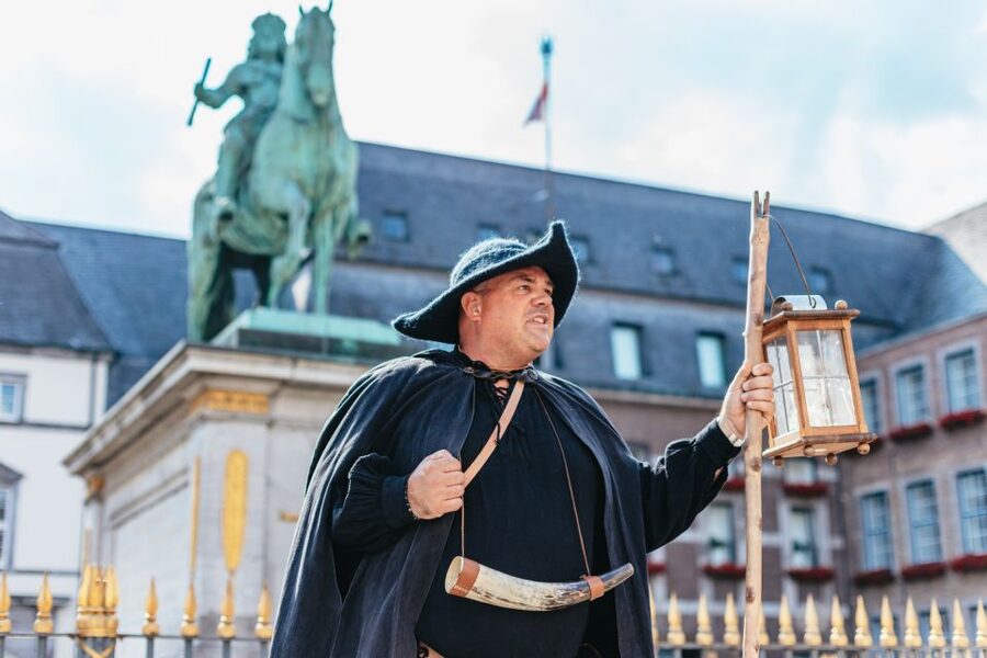 Düsseldorf: Guided Tour with a Night Watchman - Who will enjoy this night watchman walk
