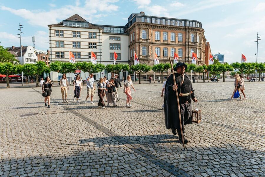 Düsseldorf: Guided Tour with a Night Watchman - Following the lantern through Düsseldorf’s Altstadt