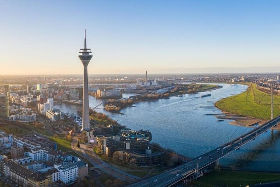 Dusseldorf : Highlights Walking tour with A Guide - Tonhalle and a final look at modern Düsseldorf