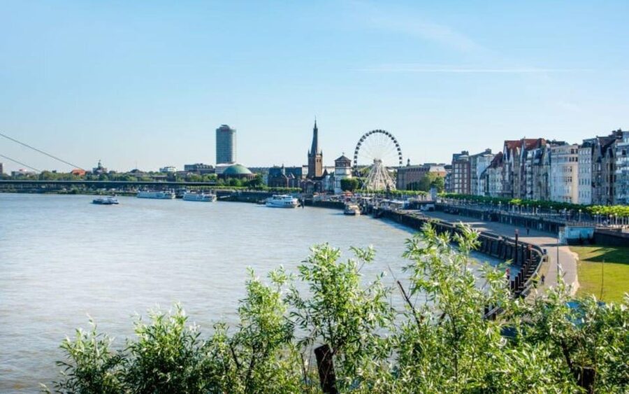 Düsseldorf: In a nutshell - the 60 minutes tour - Culture, music, and modern architecture in one short route