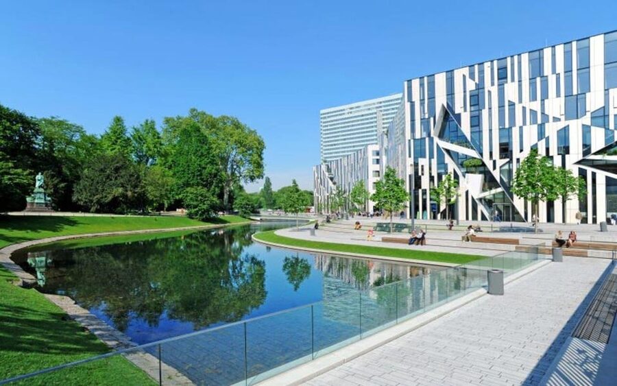 Düsseldorf: In a nutshell - the 60 minutes tour - Is $17 a good value for one hour?