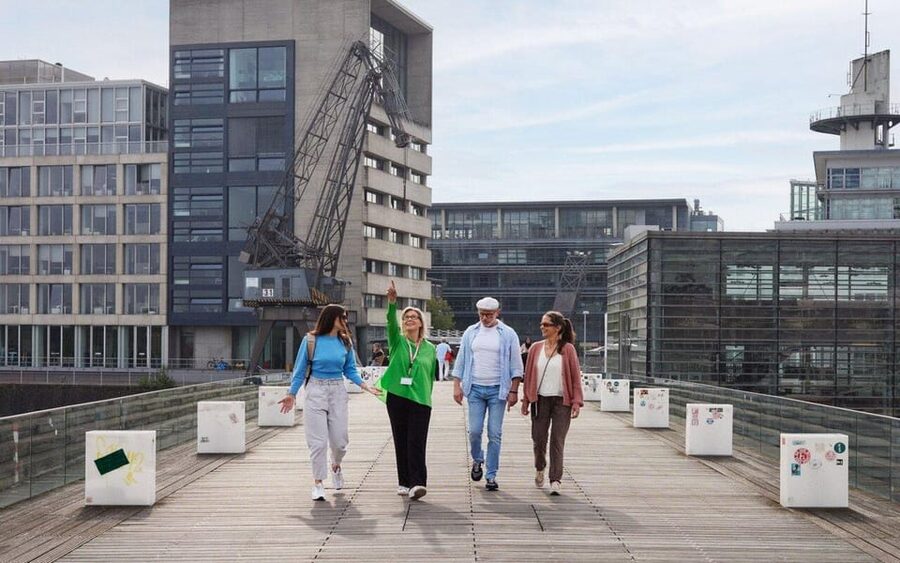 Düsseldorf: Media Harbor and Rhinetower - What the guide adds to the architecture