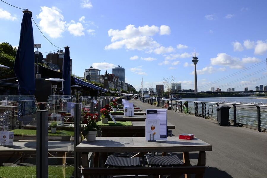 Düsseldorf: Old town and banks of Rhine - heart and lifeline - Finishing near Düsseldorf’s Old Town Hall