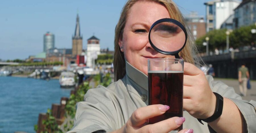 Düsseldorf: Old Town Interactive Crime Tour with actor - How the adulterated altbier case begins