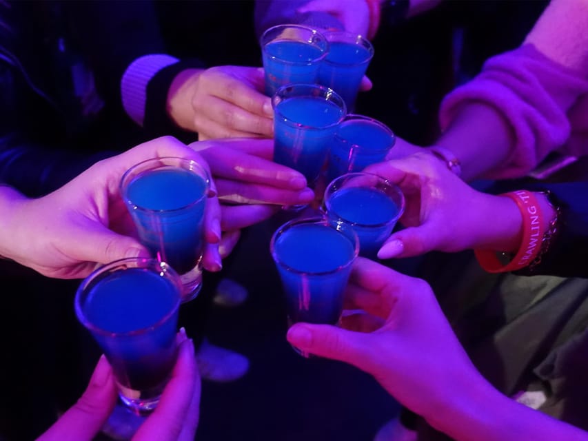 Düsseldorf: Private pub crawl with insider-guide & shots - The second stop, games between drinks