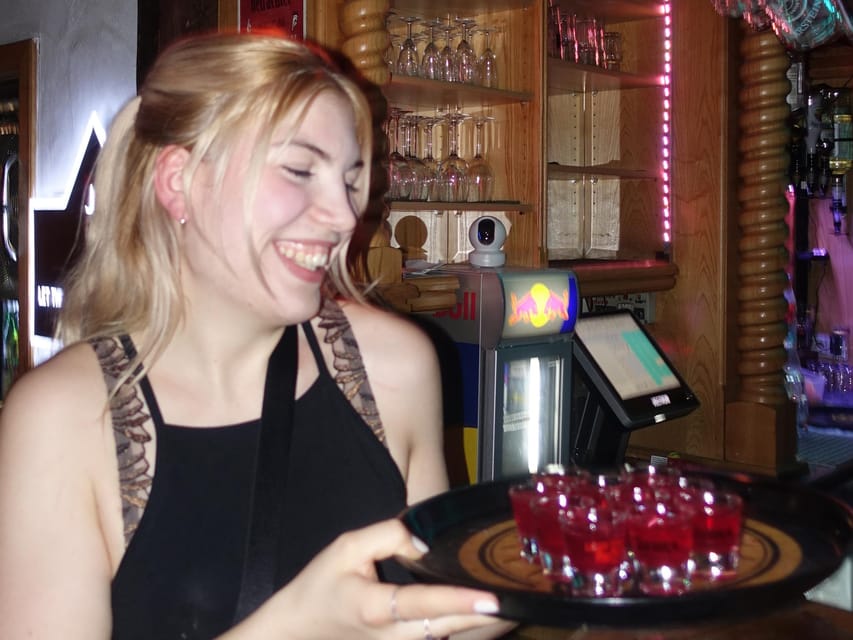 Düsseldorf: Private pub crawl with insider-guide & shots - Crowds, bar quality, and the limits of control