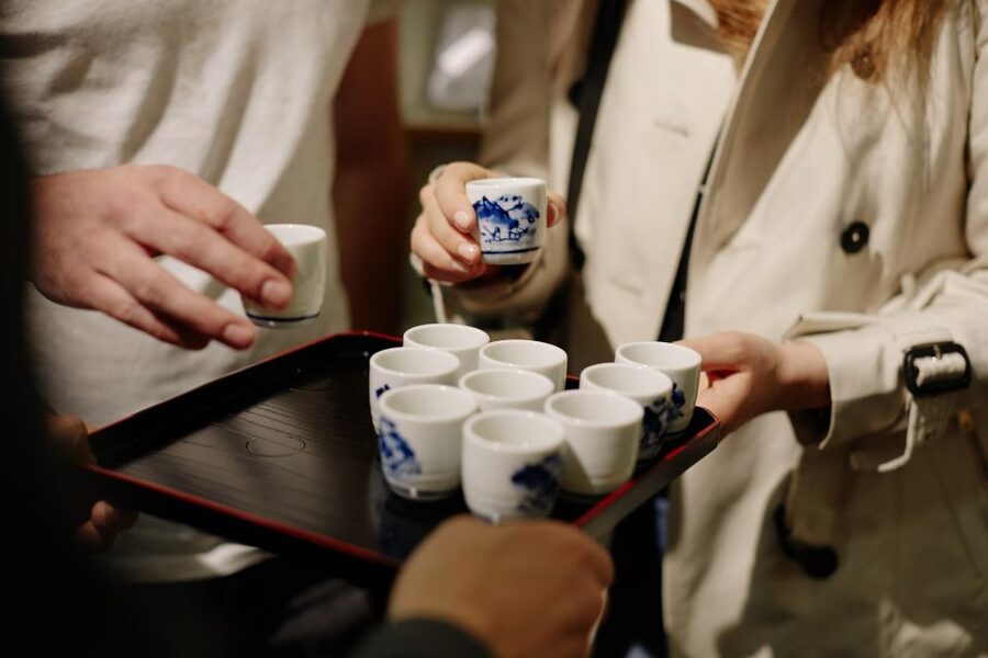 Düsseldorf: Sushi, Sake & Japanese Lifestyle Tour - Japanese bookshops, manga, and everyday culture