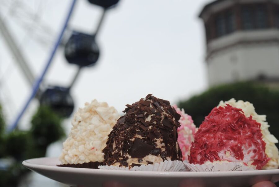 Düsseldorf: Sweet Treats Guided Walking Tour of Old Town - Why a sweet walk fits Düsseldorf