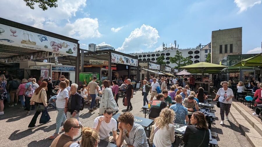 Düsseldorf: Tipping based - Old Town Walking Tour - Old Town lanes, breweries, and stories