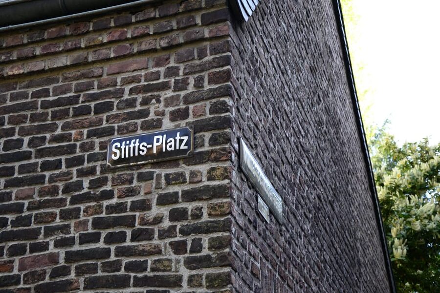Düsseldorf: Tipping based - Old Town Walking Tour - The German-language guide and group mood