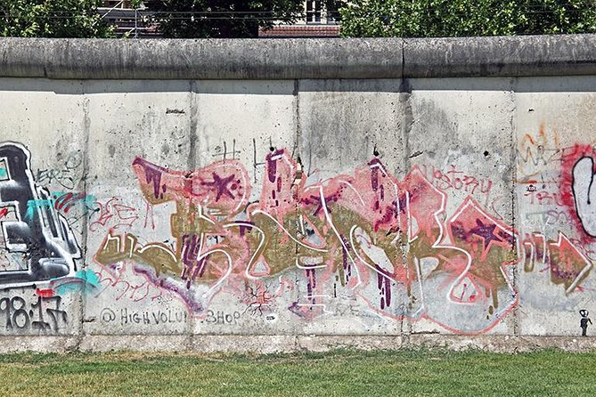 East Berlin and the Berlin Wall 2-Hour Walking Tour - Starting at Hackescher Markt and Friedrichstrasse