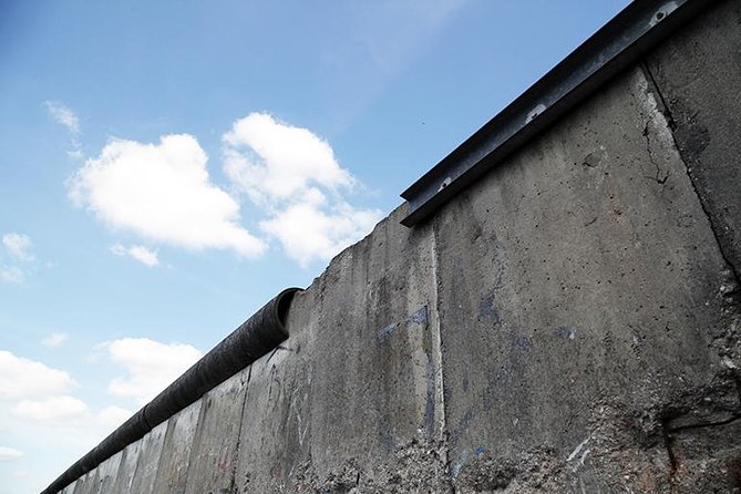 East Berlin and the Berlin Wall 2-Hour Walking Tour - Seeing the Wall at Bernauer Strasse