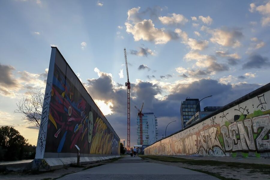East Berlin and the Wall: Walking Tour - Bernauer Strasse and the original death strip