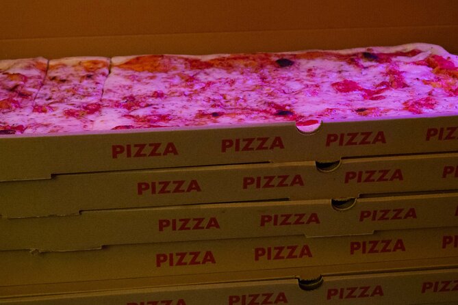 English Comedy Show with Pizza and Shots in Central Berlin - Who will enjoy Cosmic Comedy most?