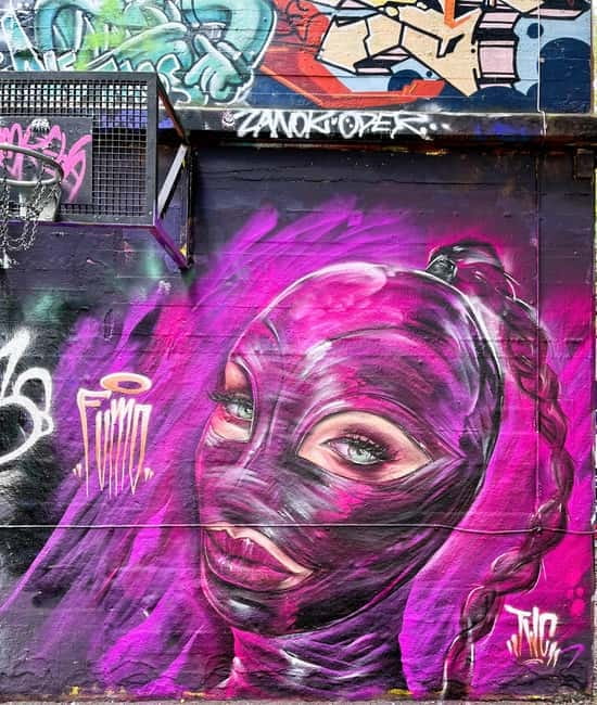 English guided insider tour through the Schanzenviertel - Reading the Street Art and Alternative Culture