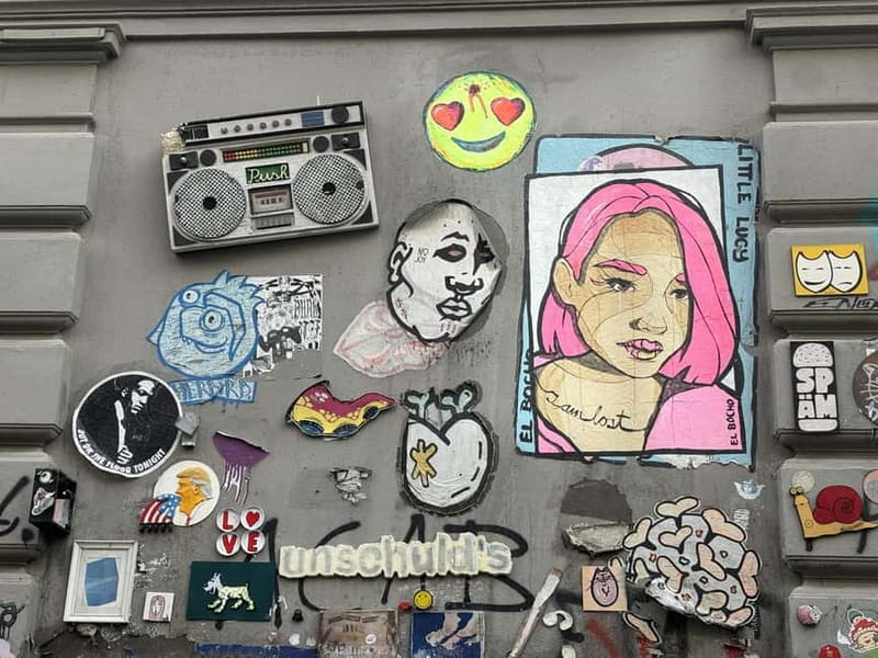 English guided insider tour through the Schanzenviertel - Finding Restaurants, Bars, and Things to Do
