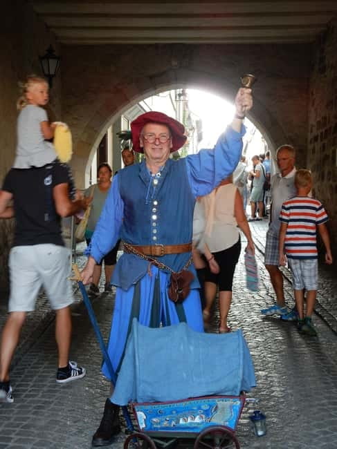 Erfurt: On the road with the Brückenkrämer. Walking tour with anniversary tasting. - Going below the Kramladen to the Brückenkeller