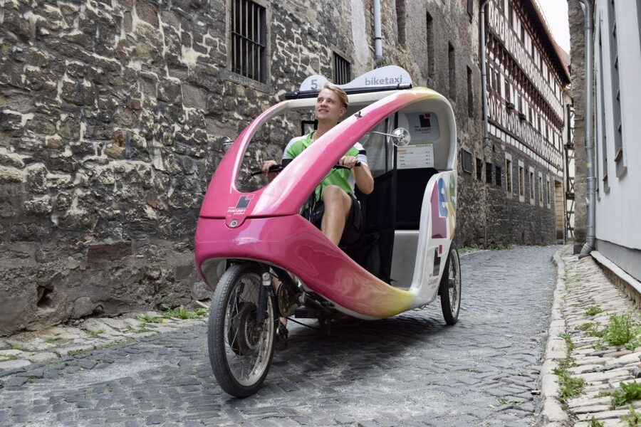 Erfurt: Private Guided Classic Old Town E-Rickshaw Tour - Waagegasse and the Old Synagogue