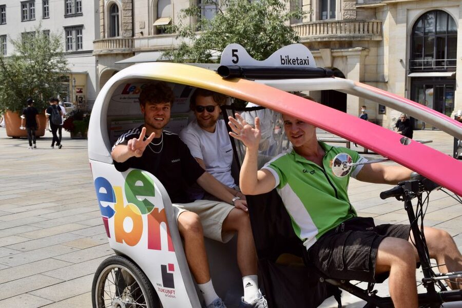 Erfurt: Private Guided Classic Old Town E-Rickshaw Tour - Ending at Krämerbrücke