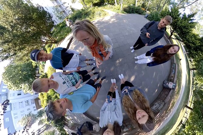 Escaping and spying on the Berlin Wall Scavenger hunt - How the encrypted clues shape the route
