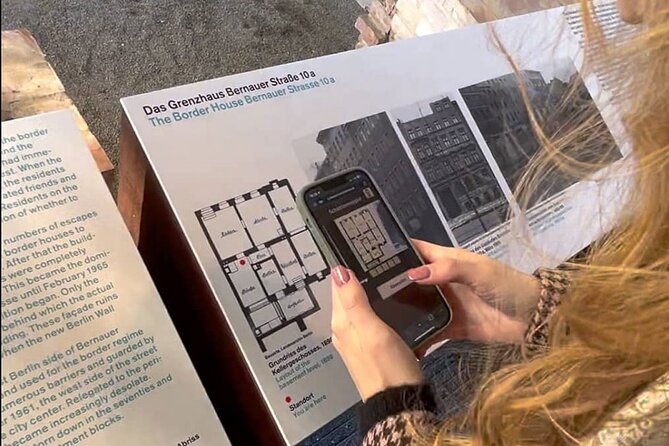 Escaping and spying on the Berlin Wall Scavenger hunt - Berlin Wall history through a playful lens