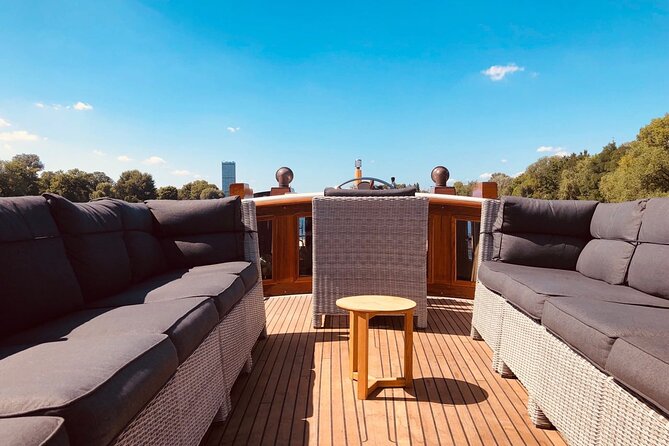 Evening aperitif tour aboard the motor yacht Fitzgerald - The monumental column and observation tower