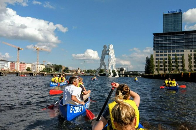 Explore Berlin by canoe - Learning the rhythm of the canoe