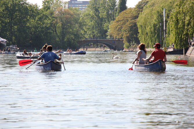 Explore Berlin by canoe - Getting close to Oberbaum Bridge