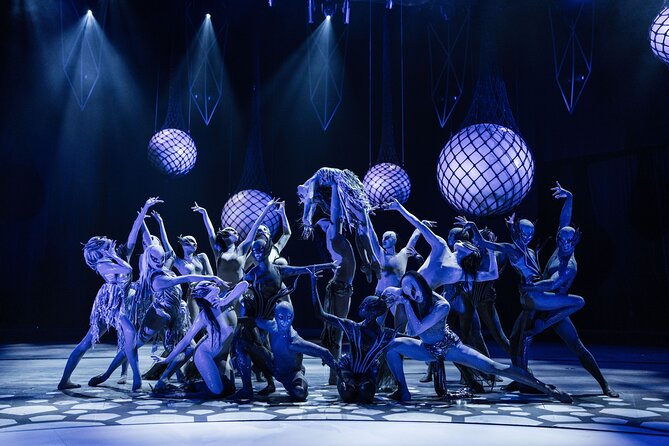 FALLING | IN LOVE Grand Show at Friedrichstadt-Palast Berlin - The music, dancing, and athletic acts