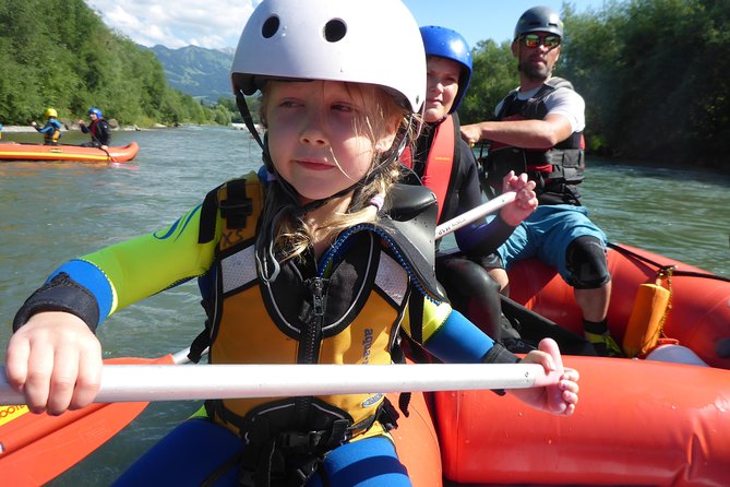 Family rafting Iller - white water rafting level 1 - Getting Fitted for the River