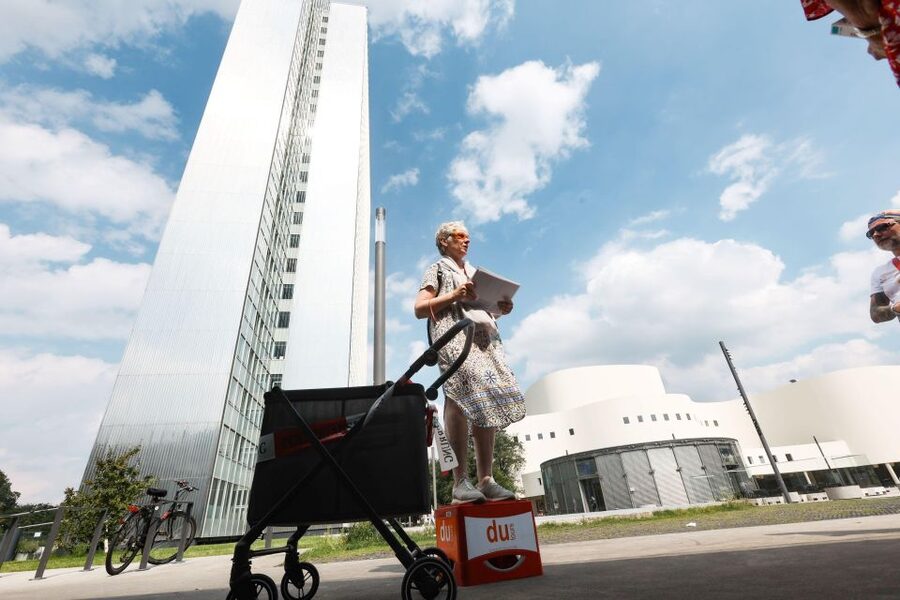 Filmtour Düsseldorf: From Hollywood to Netflix - The Dreischeibenhaus and Halle Berry’s Düsseldorf scene