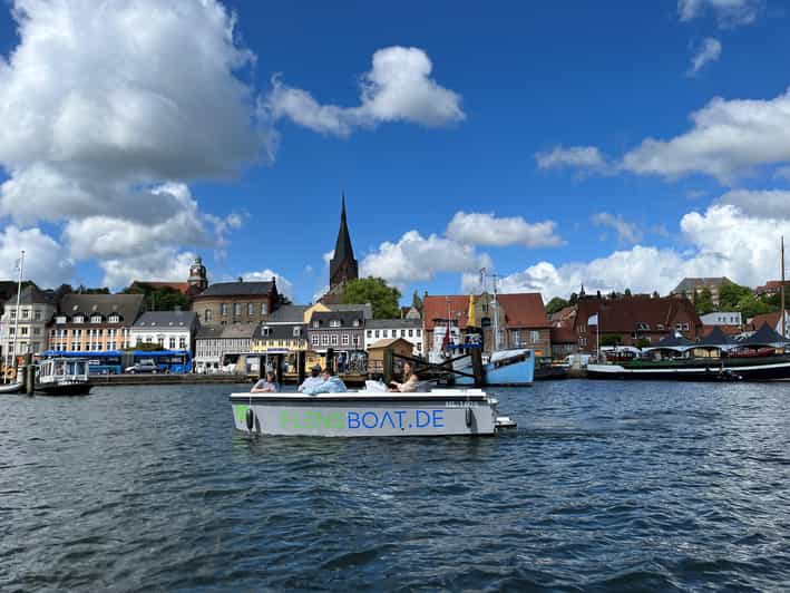 Flensburg: E-Boat rent - How easy is it to drive?