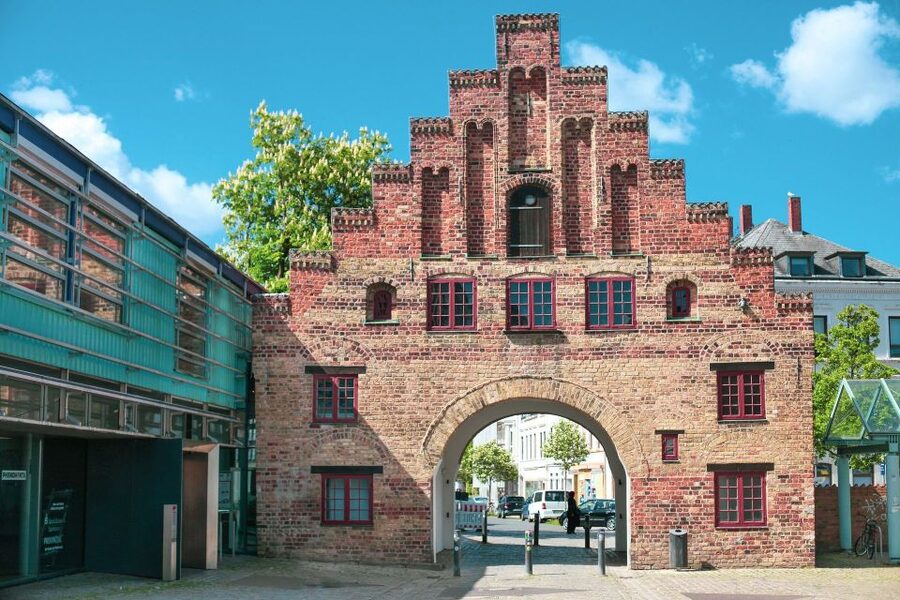 Flensburg: Private Guided Walking Tour - Meeting At Saint Nikolai Church