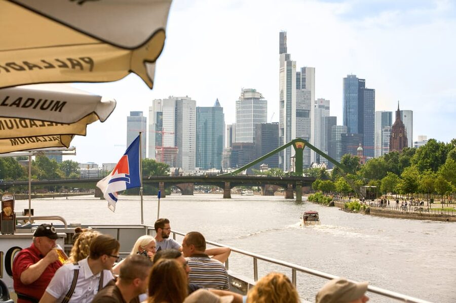 Frankfurt: 1-Hour Panorama Boat Cruise on the river Main - Why Frankfurt is worth seeing from the Main