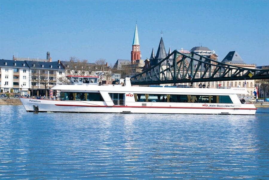 Frankfurt: 1-Hour Panorama Boat Cruise on the river Main - The one-hour route, from old town views to working riverfront
