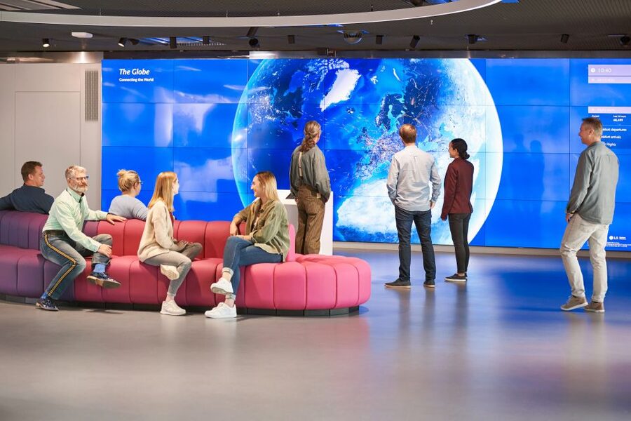 Frankfurt Airport: Fraport Visitor Center Entry Ticket - Watching every flight on The Globe