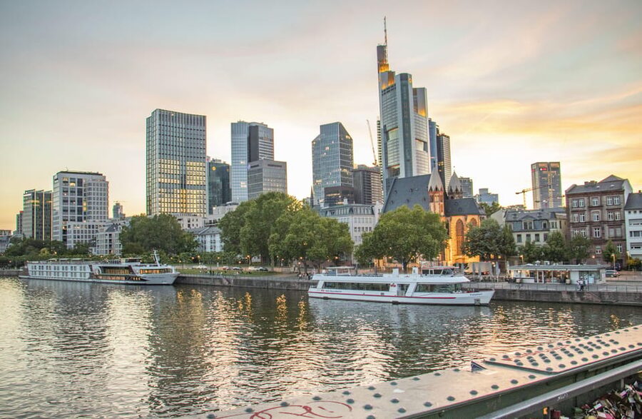 Frankfurt: Express Walk with a Local in 60 minutes - Starting at St Pauls Church