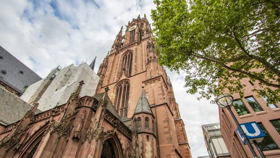 Frankfurt: Express Walk with a Local in 60 minutes - Food, Cafés, and Evening Advice