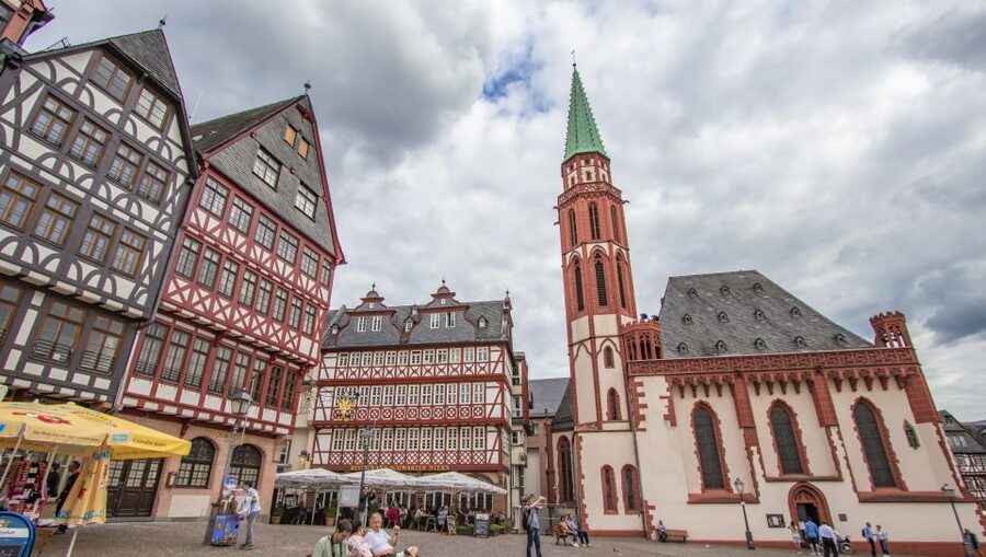 Frankfurt: Express Walk with a Local in 60 minutes - Römerberg and Frankfurts Older Center