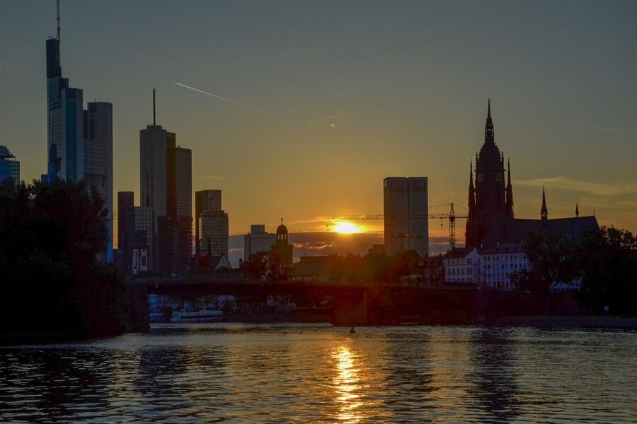 Frankfurt: Guided Bike Tour - The guides and the small-group feel