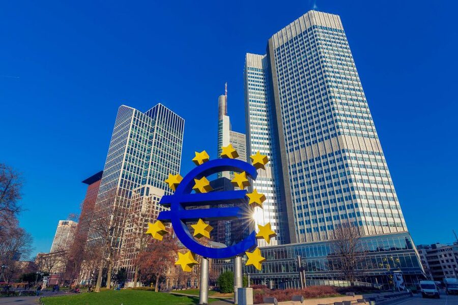 Frankfurt: Guided Bike Tour - The Stock Exchange and its famous bull and bear