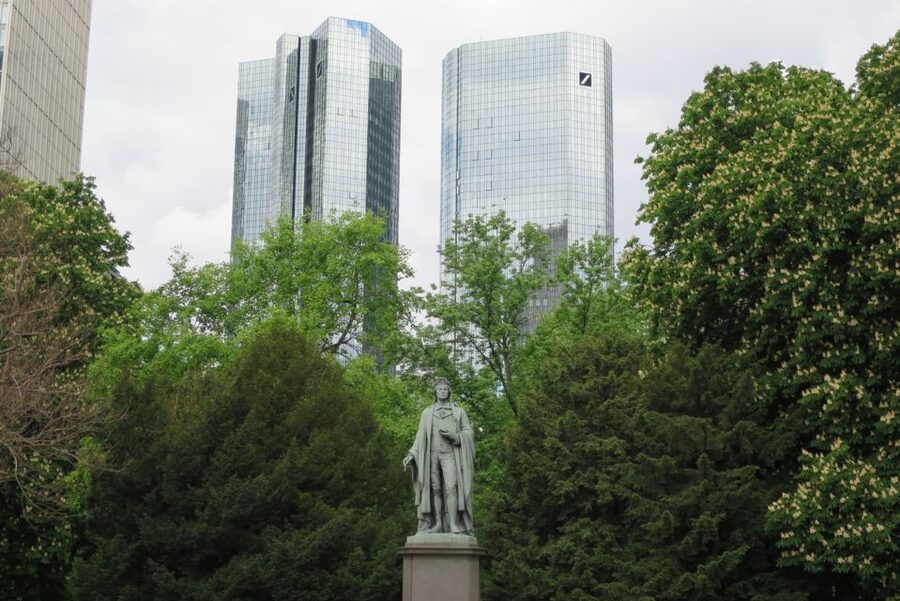Frankfurt: Guided walk between palm trees and skyline - Timing, meeting point, and practical planning