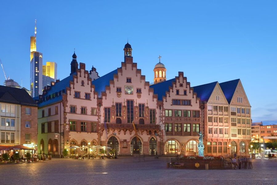Frankfurt: Highlights and New Old Town English-Language Tour - Key points to know before you go