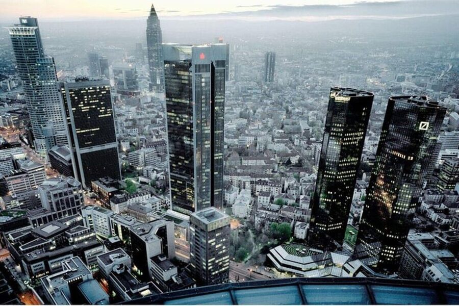 Frankfurt : Highlights & hidden Gems Private Walking Tour - European Central Bank and the modern financial district