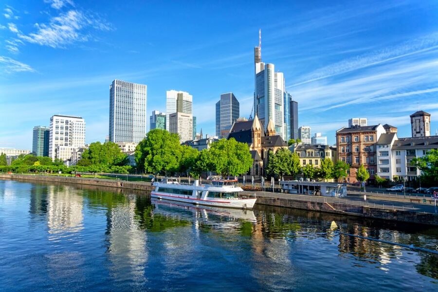 Frankfurt: Main Tower with Tickets and Guided Old Town Tour - What the private format adds