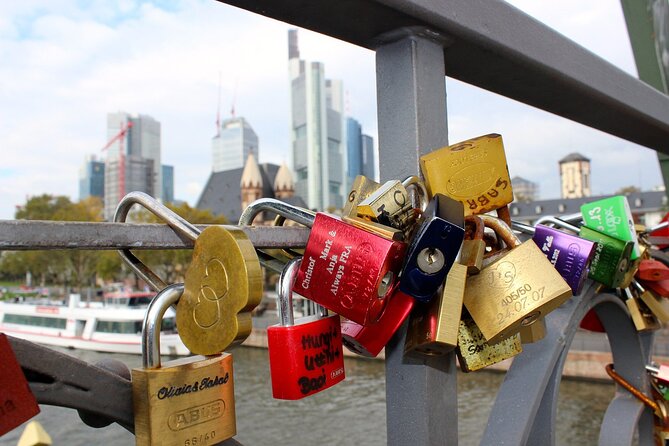 Frankfurt Old Town & Emperors: City Game & Walking Tour - Playing offline with your own group