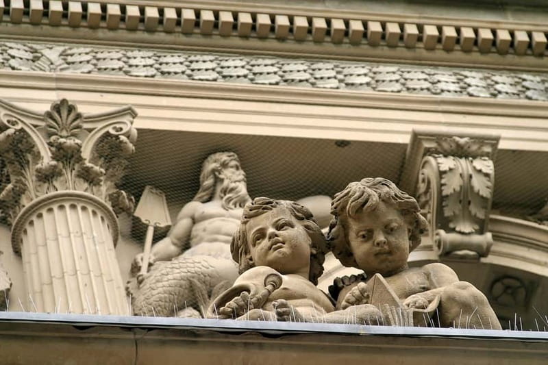 Frankfurt: Old Town Historical Walking Tour in German - How a market became an economic center