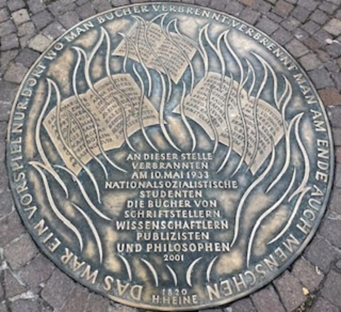 Frankfurt on Foot Daily Walking Tour in English - Starting at Frankfurt’s postcard center