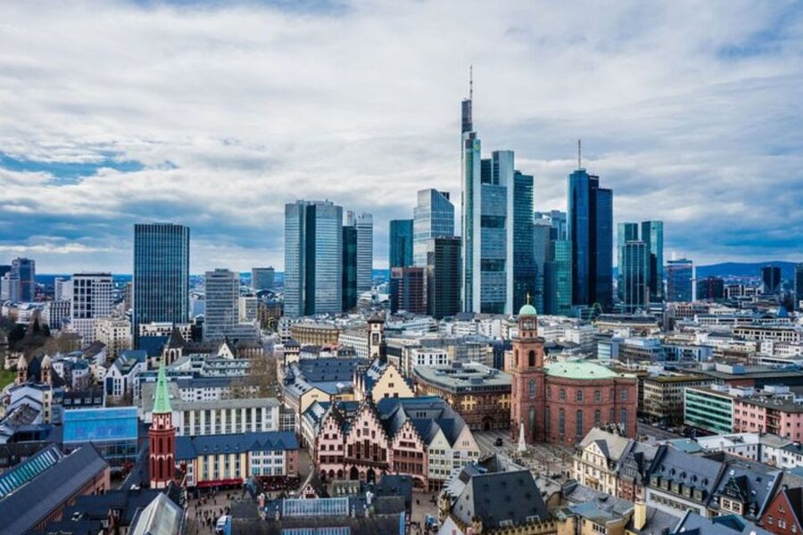 Frankfurt: Private custom tour with a local guide - Why a private guide helps in Frankfurt